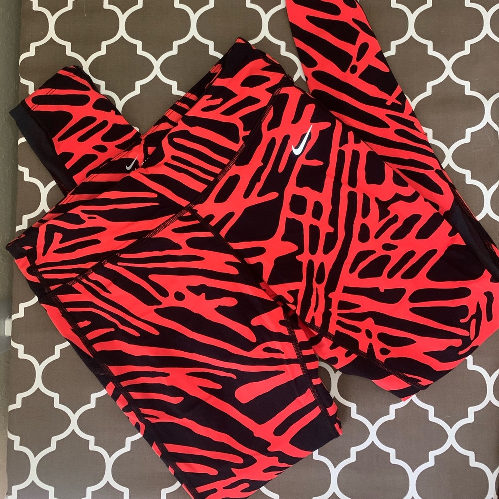 Limited edition Nike animal print leggings